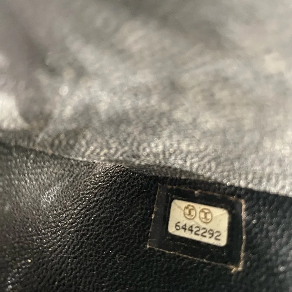 CHANEL Quilted Medallion Tote in Patent Black - Picture 6 of 10
